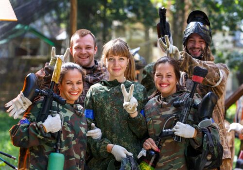 Paintball spielen: Die perfekte Outdoor-Aktivität für Gruppen