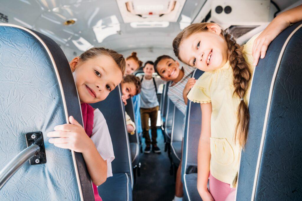 Klassenfahrt Berlin_Kinder im Bus
