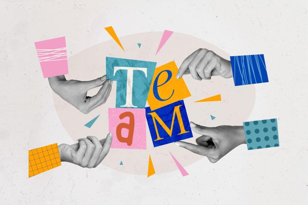 Haende formen das Wort Team | Pflegehilfskraft Ausbildung