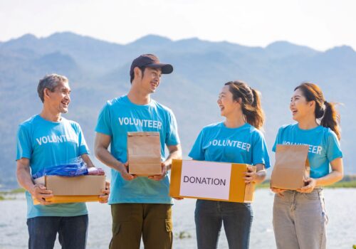 So unterstützen Sie Schweizer Hilfsorganisationen effektiv: Tipps für nachhaltiges Spenden